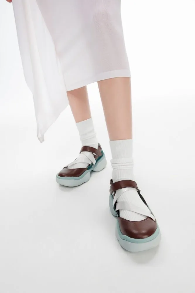 Asymmetrical Shaped Thick-soled Sports Sandals in Brown