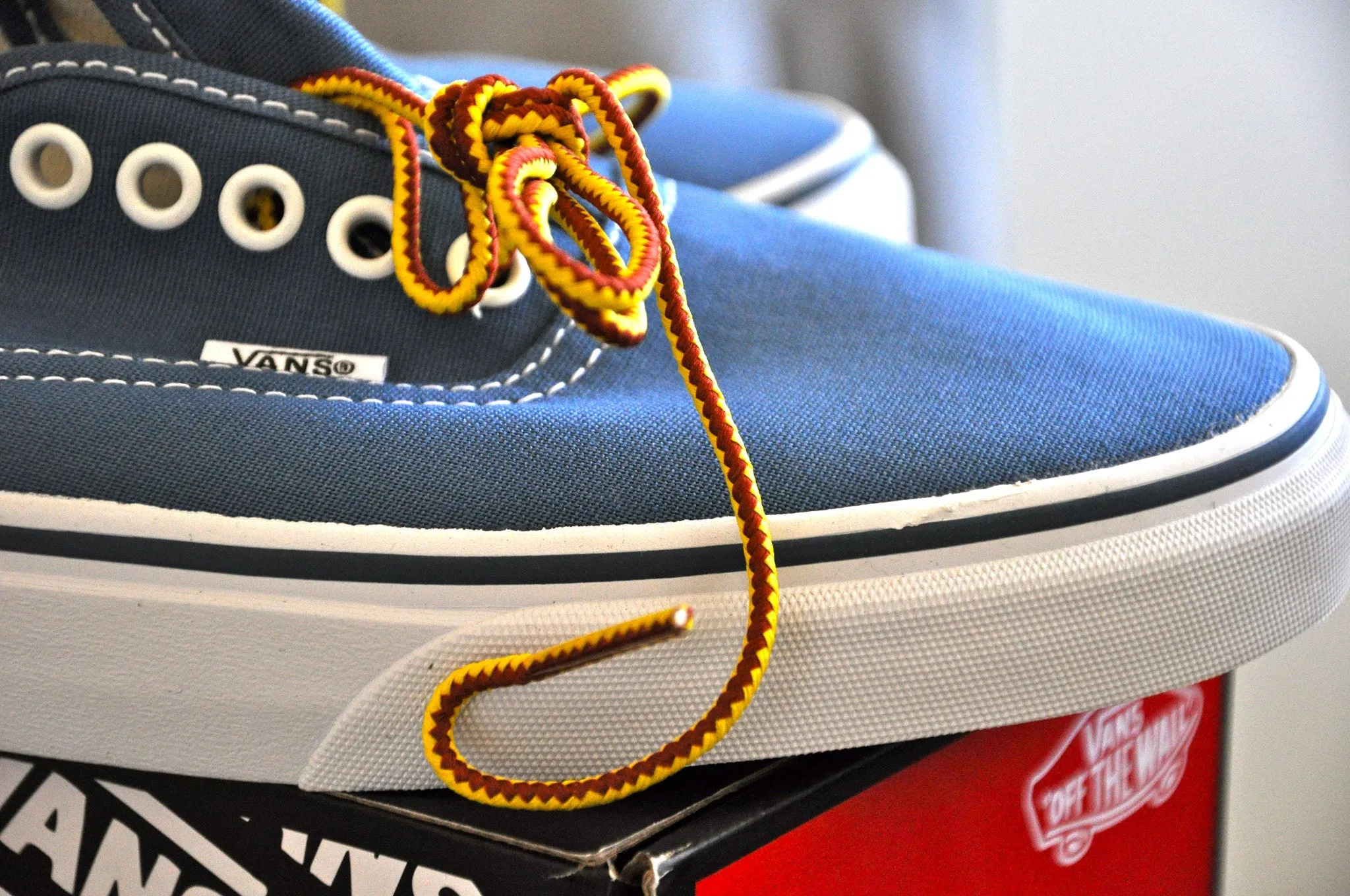 [Golden Yellow / Bordeaux Wine] 35-36" Round Hiking Shoelaces for Vans