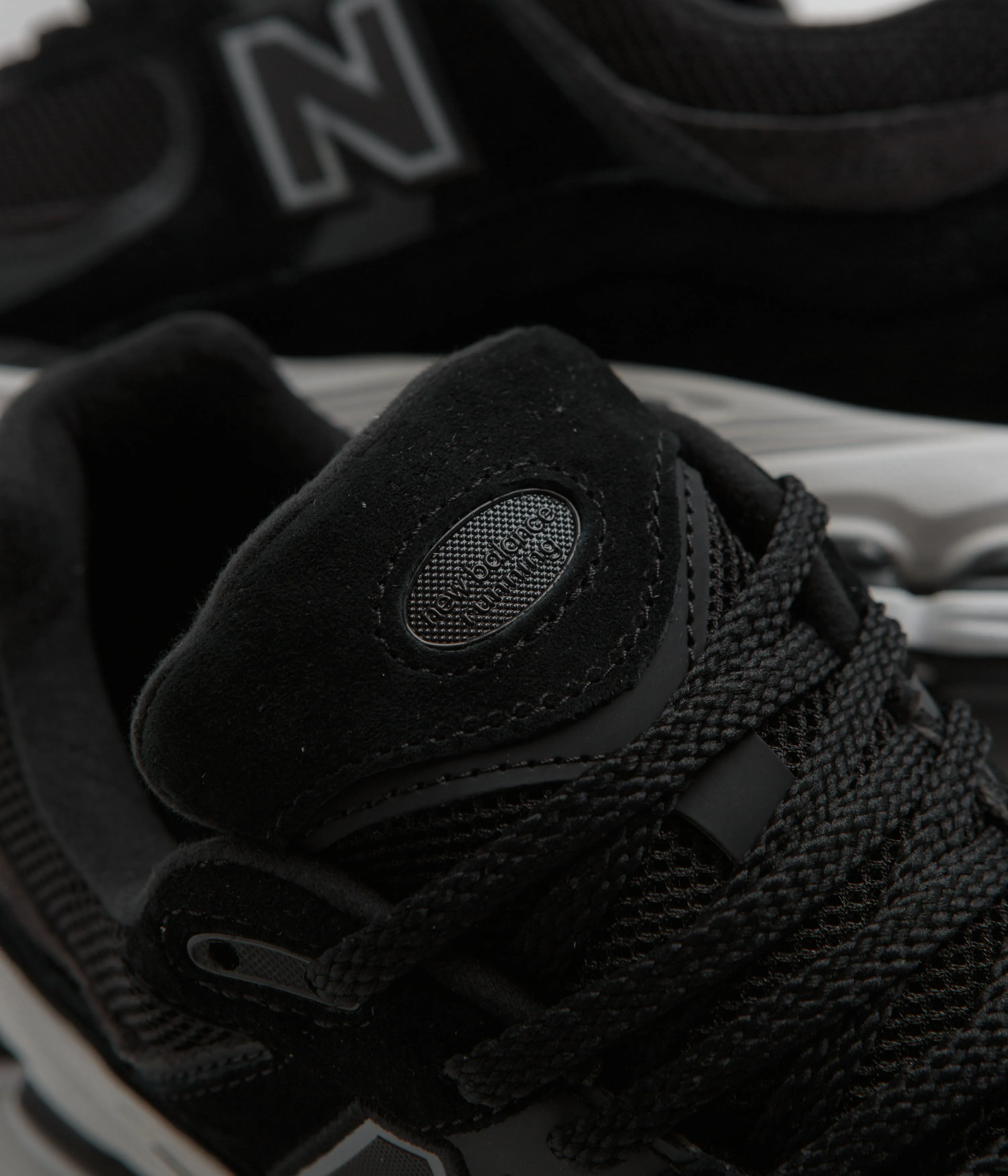 New Balance 2002R Shoes - Black / White