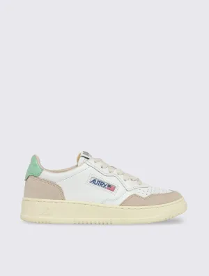 W Medalist Low Sneaker